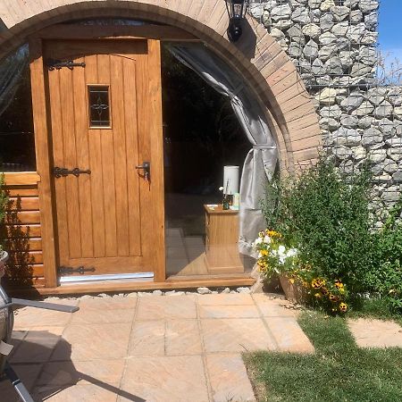 Romantic Escape Luxury Hobbit House With Hot Tub! Sheerness Eksteriør billede
