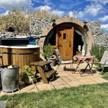 Romantic Escape Luxury Hobbit House With Hot Tub! Sheerness Eksteriør billede