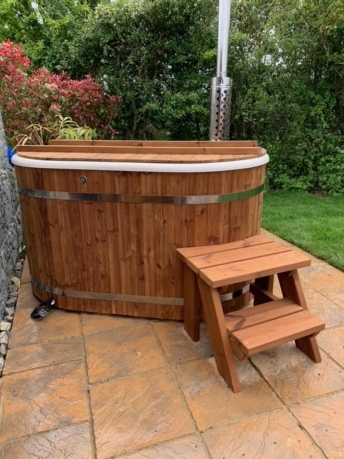 Romantic Escape Luxury Hobbit House With Hot Tub! Sheerness Eksteriør billede