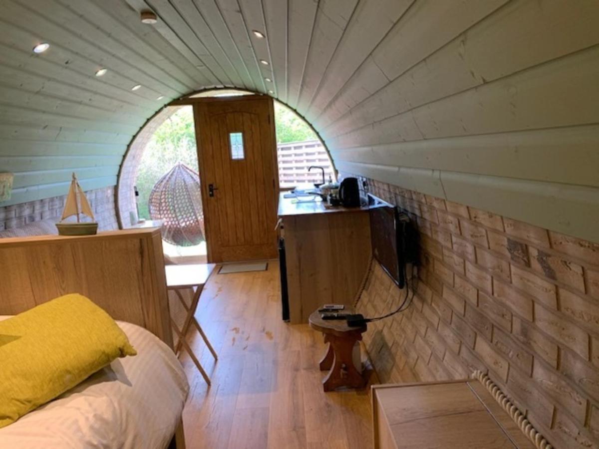 Romantic Escape Luxury Hobbit House With Hot Tub! Sheerness Eksteriør billede