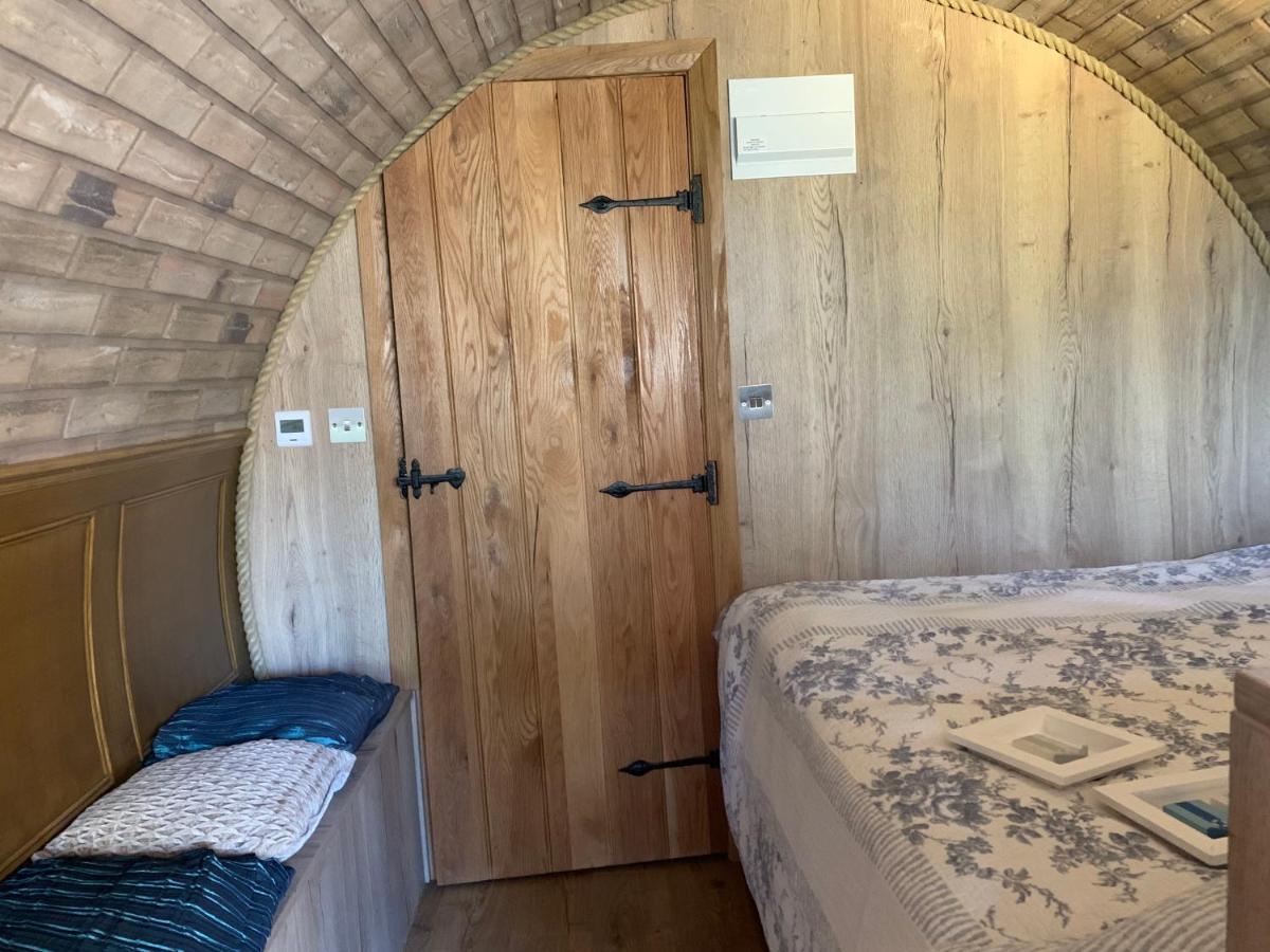 Romantic Escape Luxury Hobbit House With Hot Tub! Sheerness Eksteriør billede