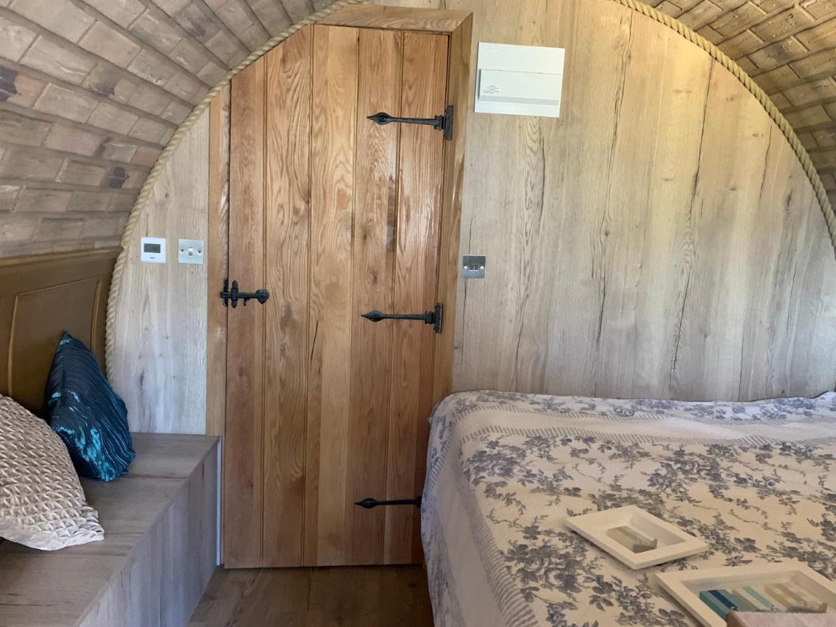 Romantic Escape Luxury Hobbit House With Hot Tub! Sheerness Eksteriør billede