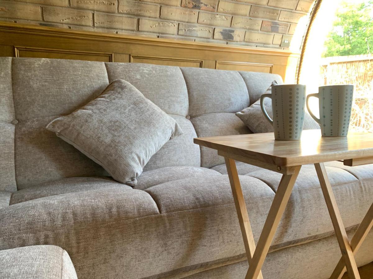 Romantic Escape Luxury Hobbit House With Hot Tub! Sheerness Eksteriør billede