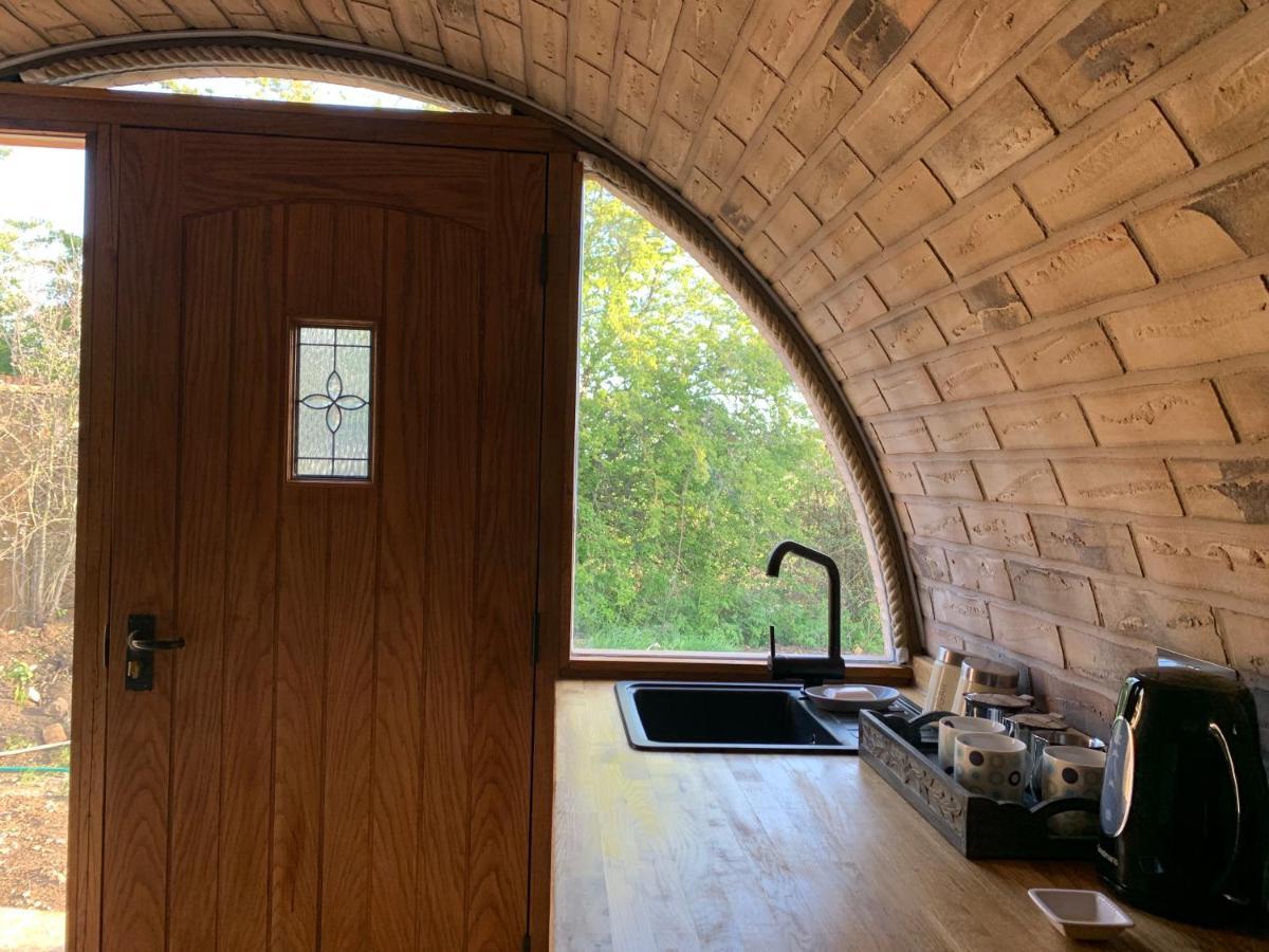 Romantic Escape Luxury Hobbit House With Hot Tub! Sheerness Eksteriør billede