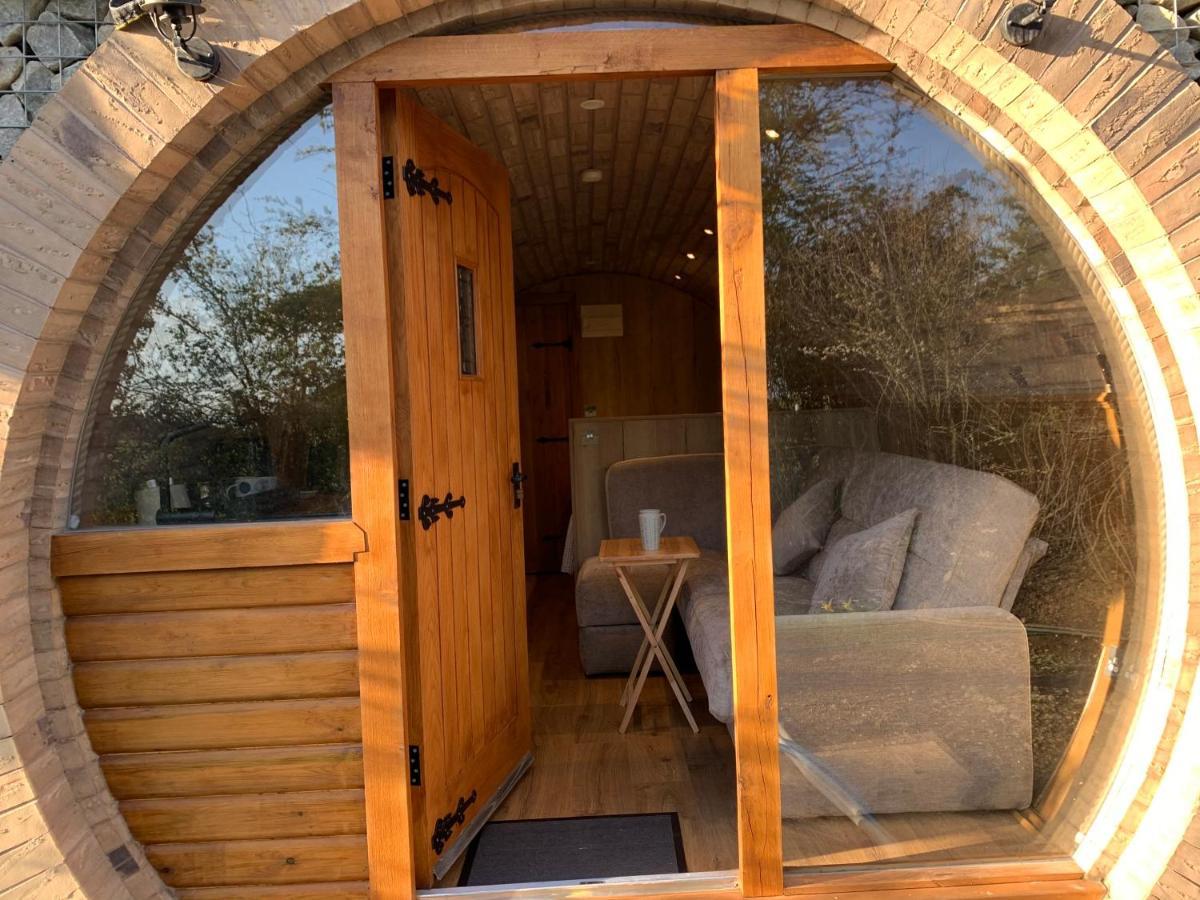 Romantic Escape Luxury Hobbit House With Hot Tub! Sheerness Eksteriør billede