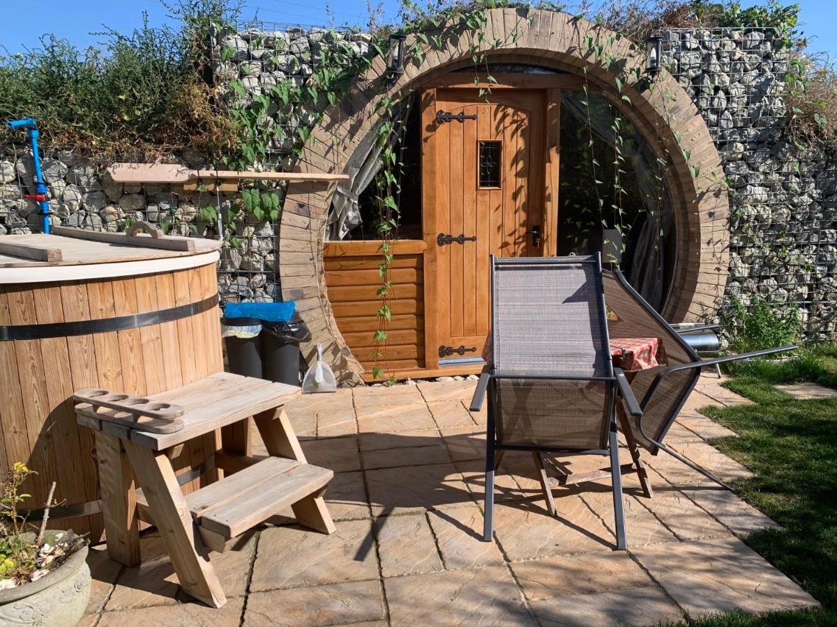 Romantic Escape Luxury Hobbit House With Hot Tub! Sheerness Eksteriør billede