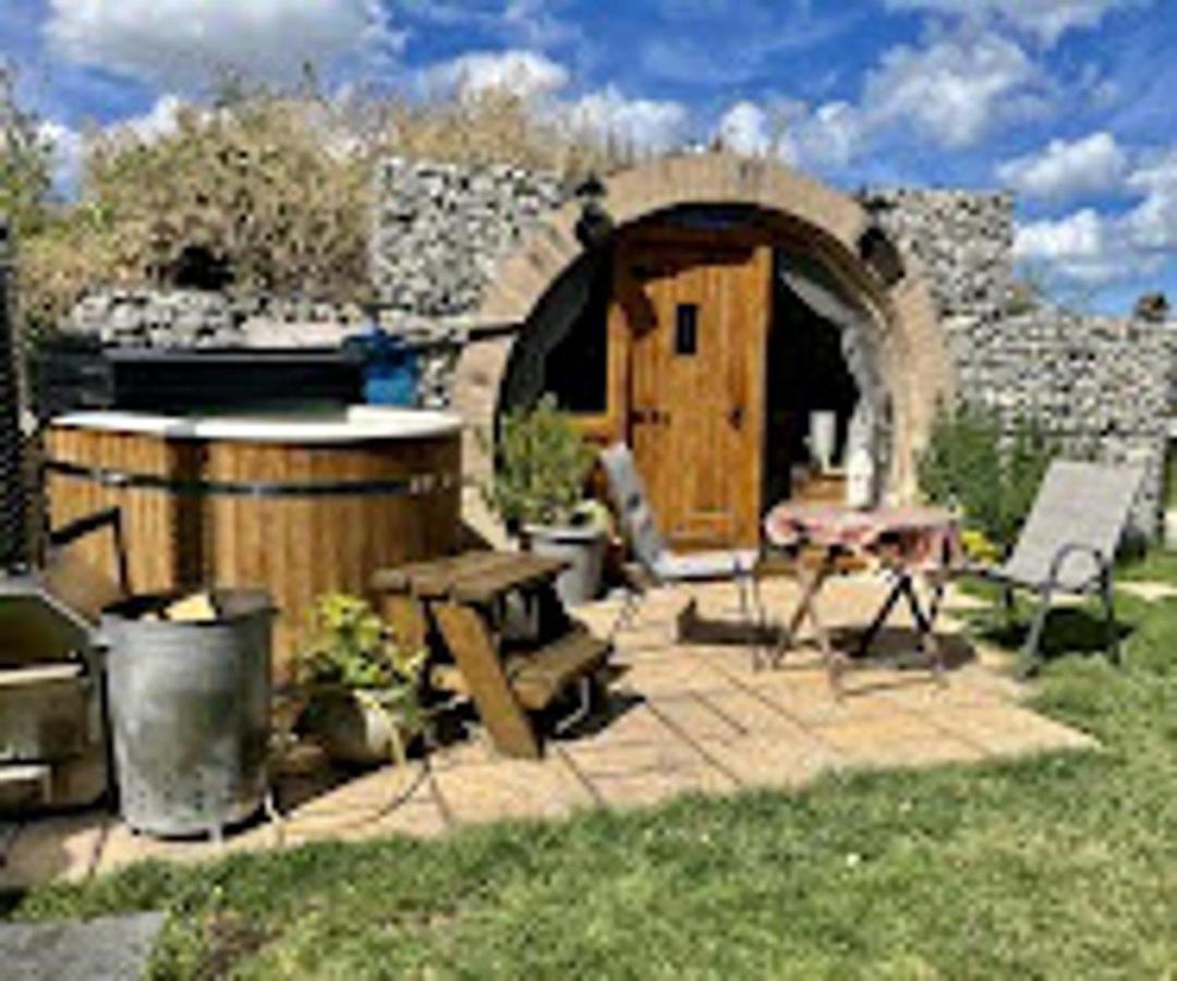Romantic Escape Luxury Hobbit House With Hot Tub! Sheerness Eksteriør billede